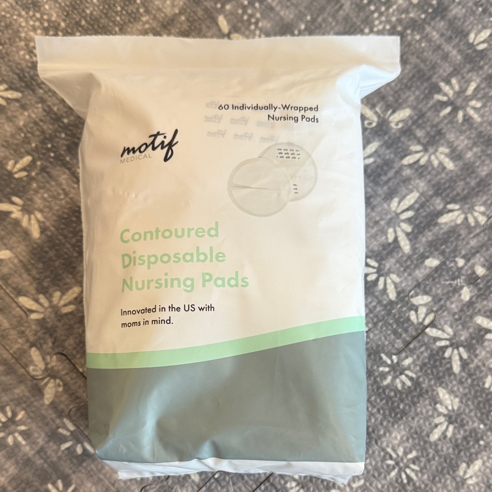 Motif Medical Contoured Disposable Nursing Pads - White